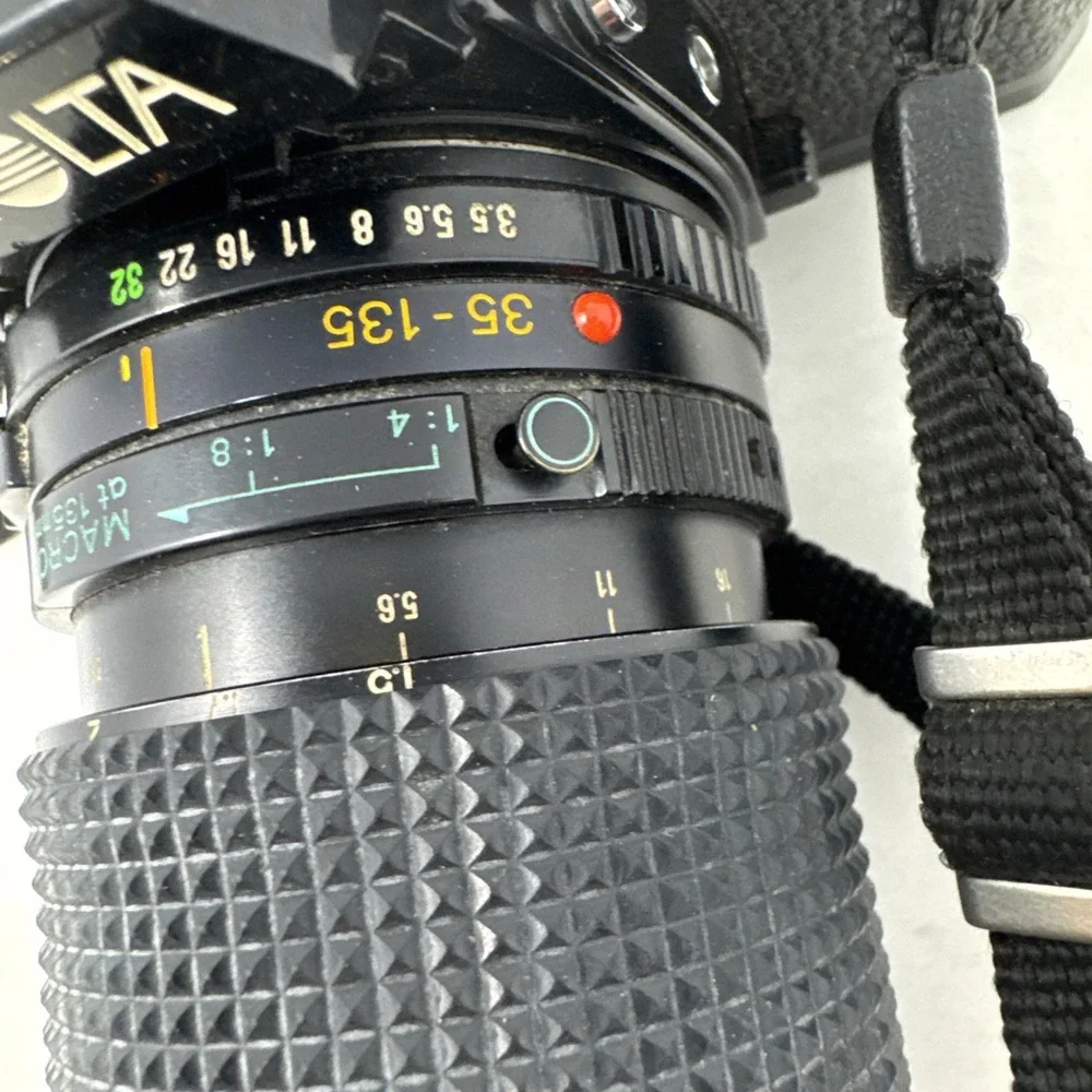 Minolta X700 35mm SLR Film‎ Camera w/ 35-135mm 1:3.5-4.5 Lens And Flash Tested